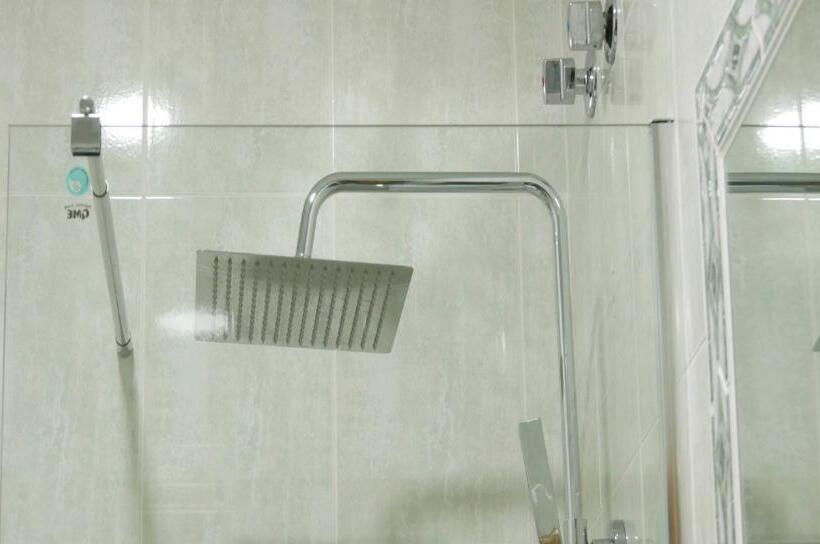 غرفة قياسية ثلاثية, Hostal Al Andalus