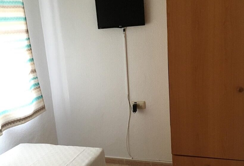 Quarto Estandar Individual, Hostal Barbate