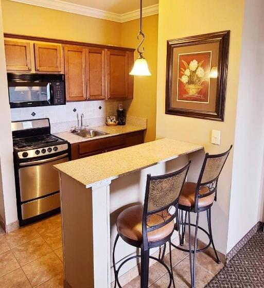 جناح سرير كينج, The Lodge At Flat Rock