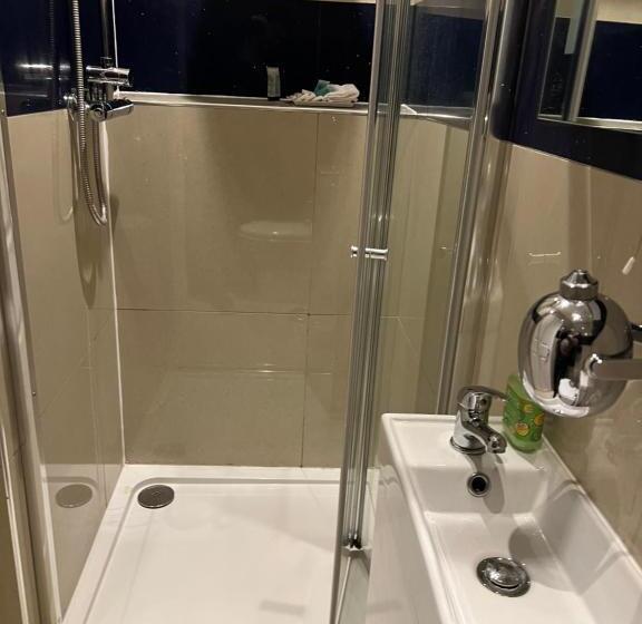 이코노미 룸, Abbey Canterbury