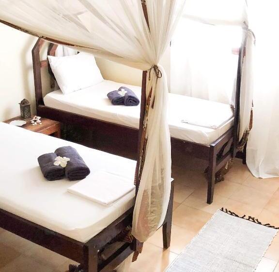 غرفة قياسية ثلاثية, Hakuna Matata Villa