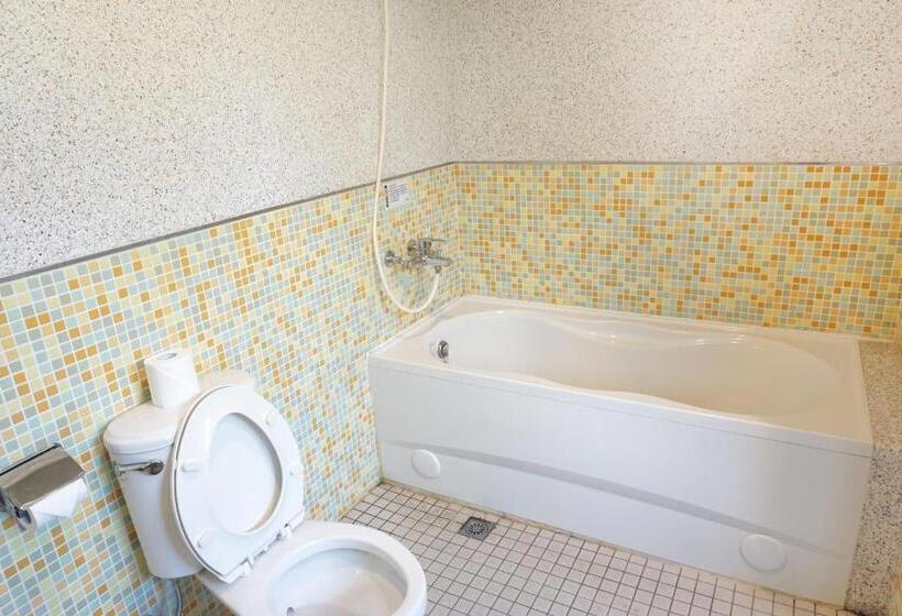 اتاق استاندارد چهار تخته, Ncnu Campus Inn暨大行旅