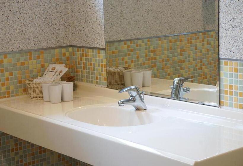 اتاق استاندارد چهار تخته, Ncnu Campus Inn暨大行旅