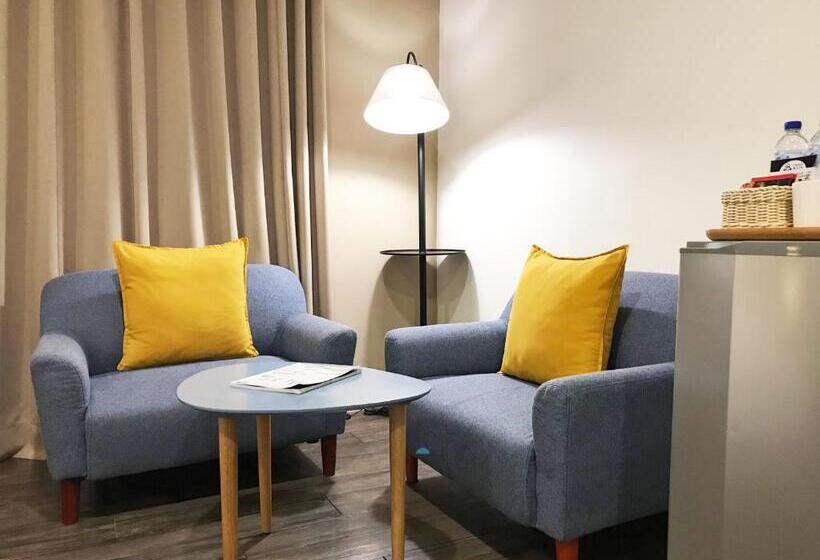 اتاق استاندارد سه نفره, Ncnu Campus Inn暨大行旅