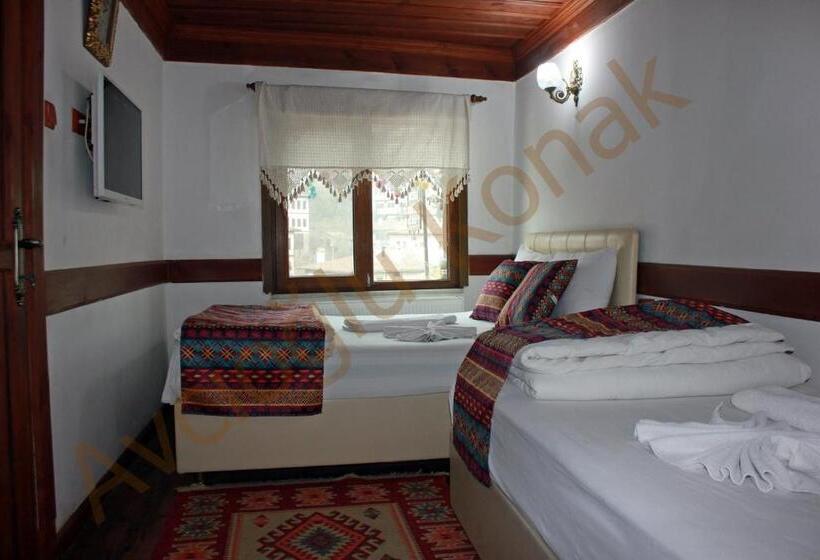 スタンダードトリプルルーム, Avcıoğlu Konak Otel