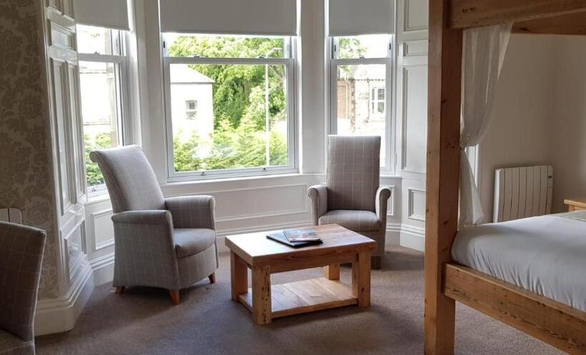 اتاق لوکس با تخت بزرگ, 18 Craigmillar Park
