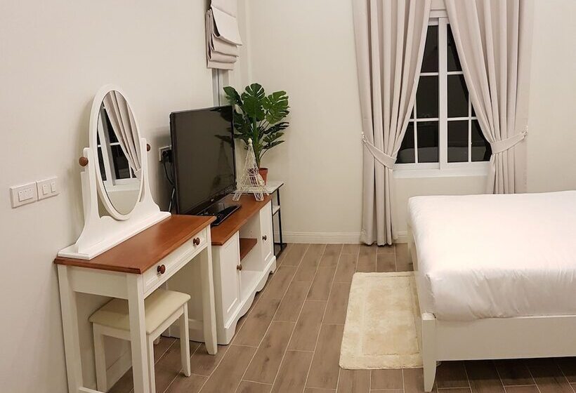 اتاق استاندارد با چشم‌انداز استخر, Vanida Antique Home