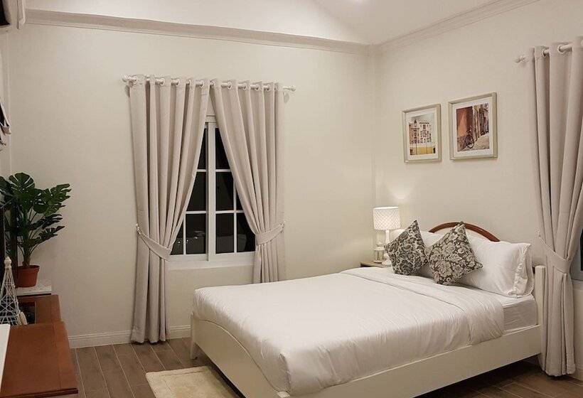 اتاق استاندارد با چشم‌انداز استخر, Vanida Antique Home