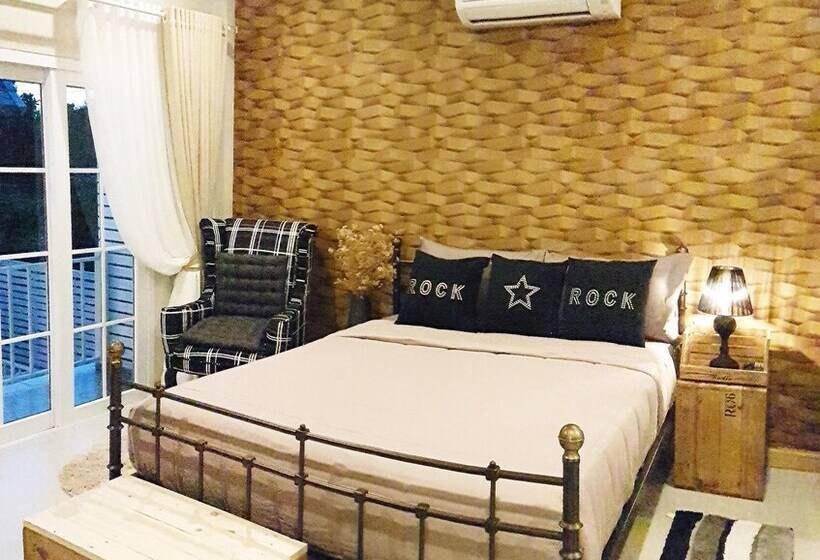 سوییت با چشم‌انداز استخر, Vanida Antique Home