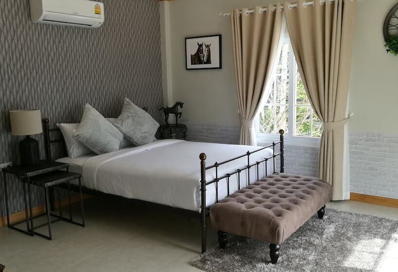 سوییت با چشم‌انداز استخر, Vanida Antique Home