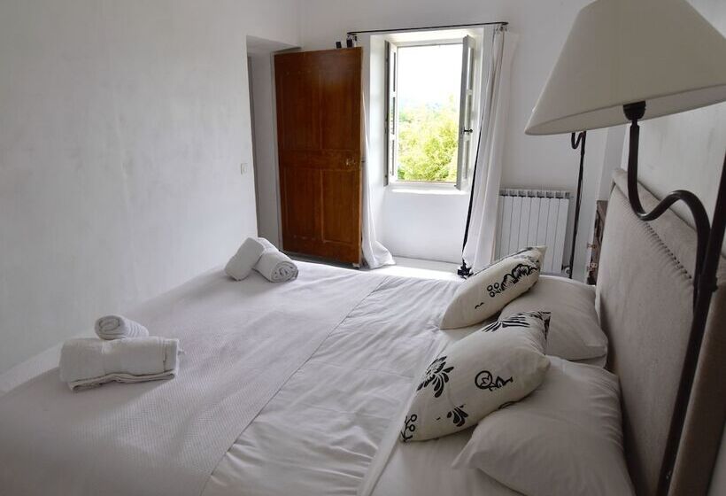 סוויטה משפחתית, Clos De La Fontaine