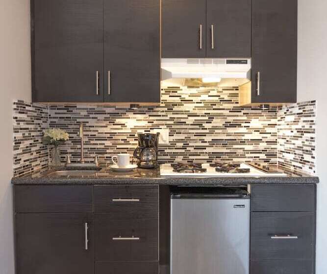 豪华套房, Broadlind