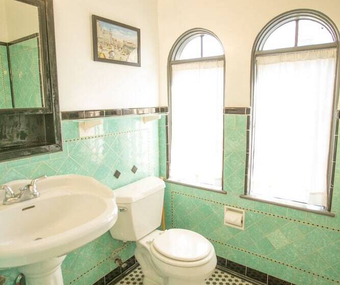 阁楼房, Broadlind