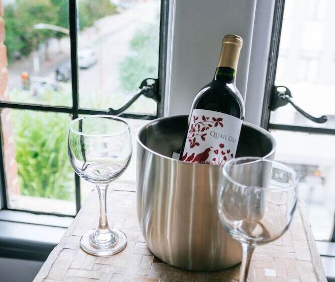 阁楼房, Broadlind