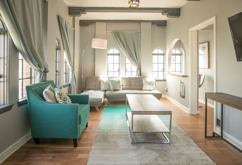 غرفة دور أخير, Broadlind