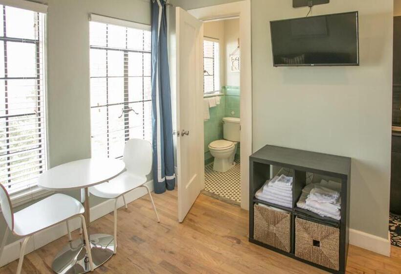 带观景的标准工作室, Broadlind