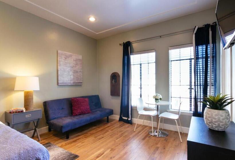 带观景的标准工作室, Broadlind