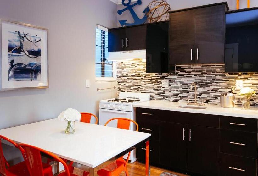 豪华套房, Broadlind