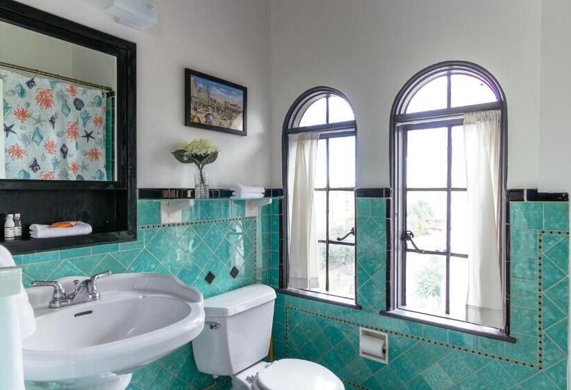 Quarto Ático, Broadlind