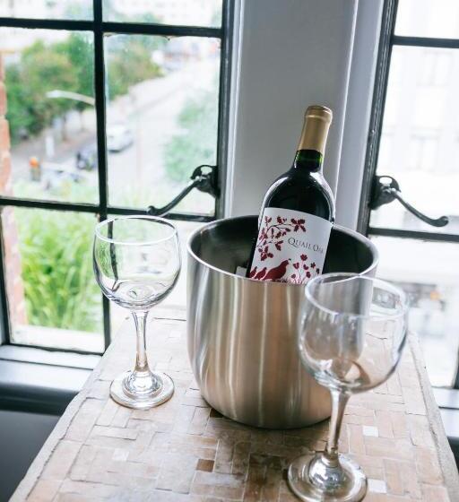 阁楼房, Broadlind