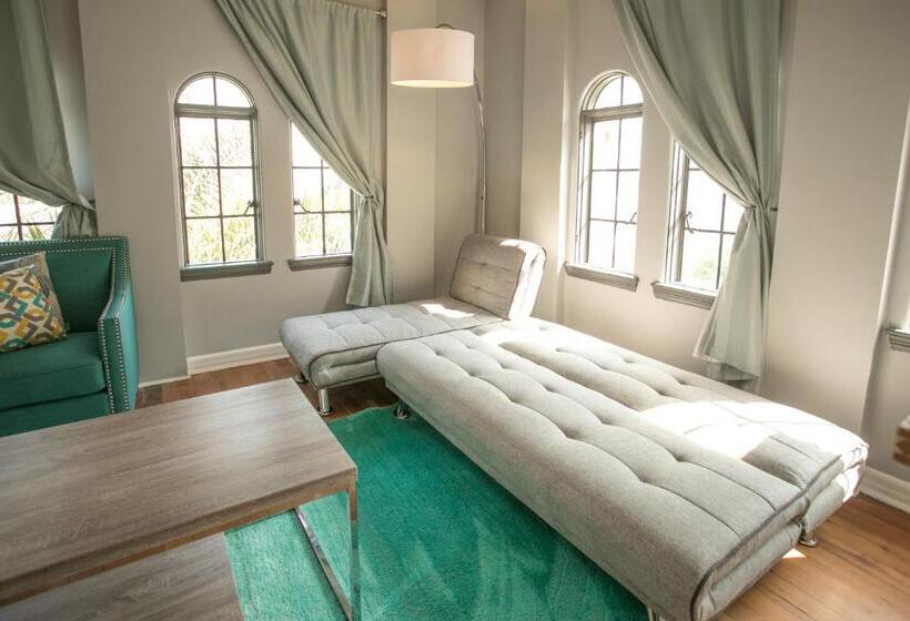 阁楼房, Broadlind