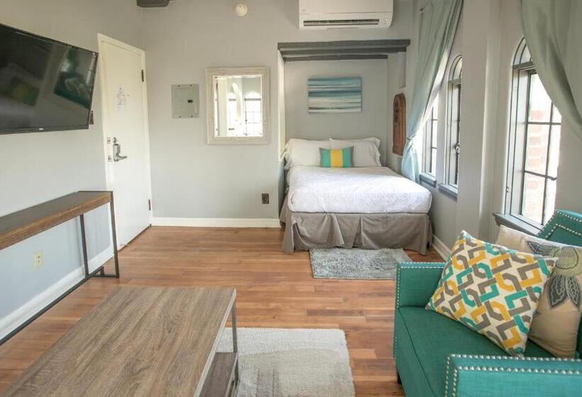 غرفة دور أخير, Broadlind