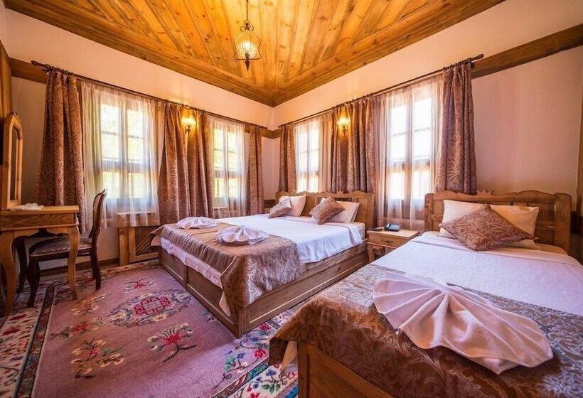 غرفة ديلوكس ثلاثية, Akbulut Konak