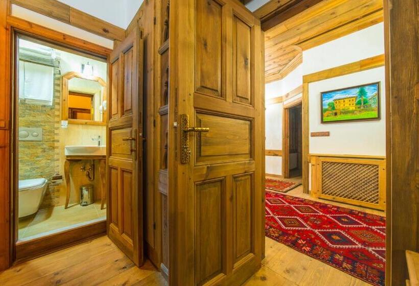 غرفة ديلوكس ثلاثية, Akbulut Konak