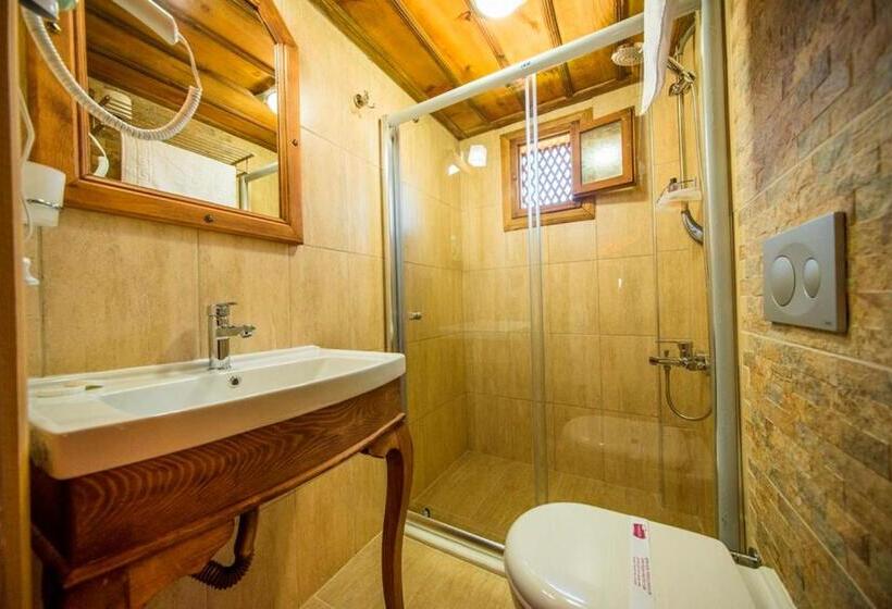 غرفة ديلوكس ثلاثية, Akbulut Konak