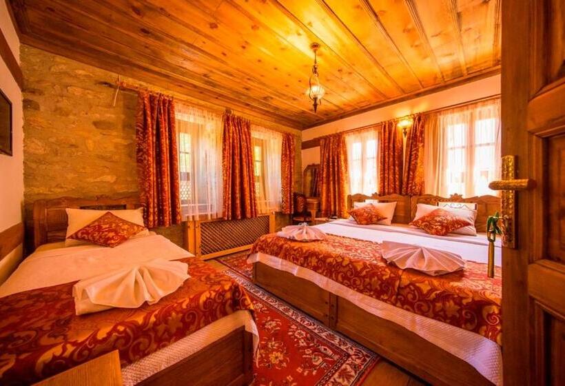 غرفة ديلوكس ثلاثية, Akbulut Konak