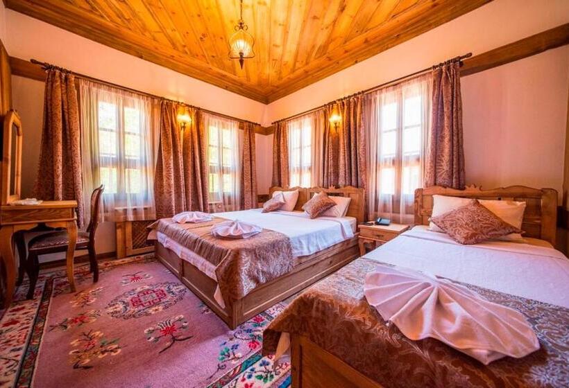 غرفة ديلوكس ثلاثية, Akbulut Konak