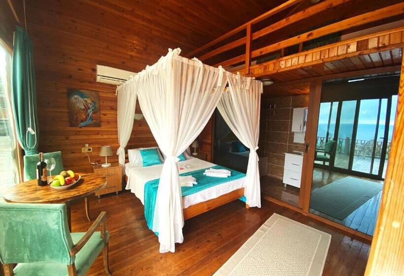 Bungalow Familiar, Kabak Armes