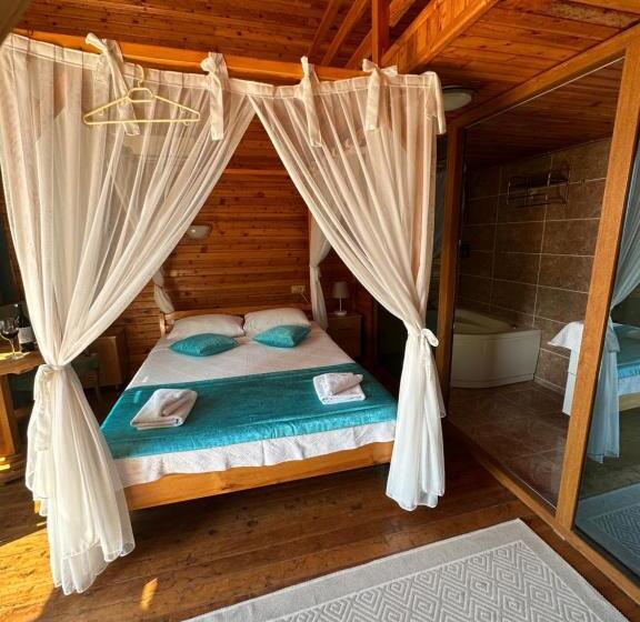Bungalow Familiar, Kabak Armes