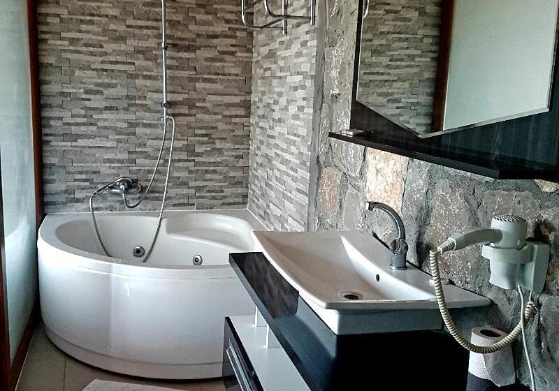 Quarto Estandar, Kabak Armes
