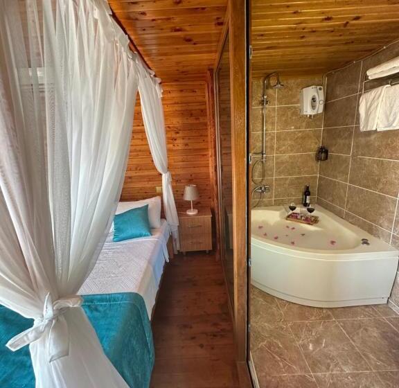 Семейное Бунгало, Kabak Armes