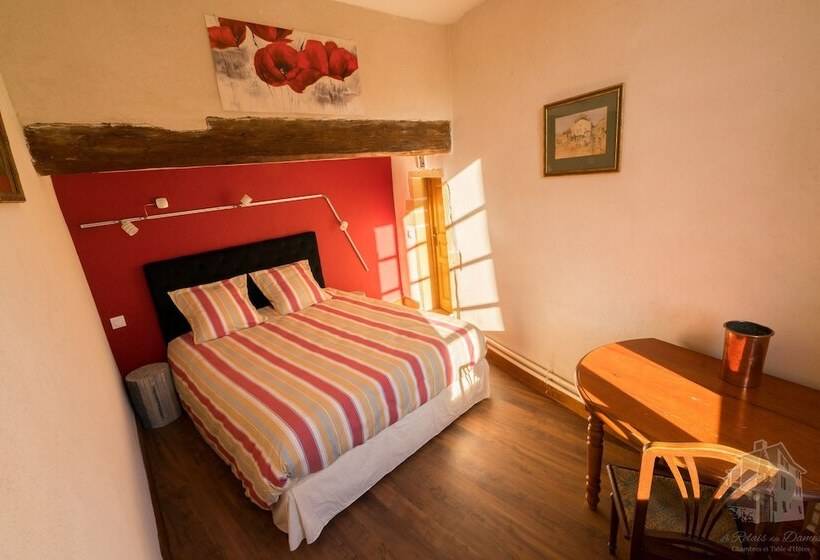 חדר משפחתי, Le Relais Des Dames