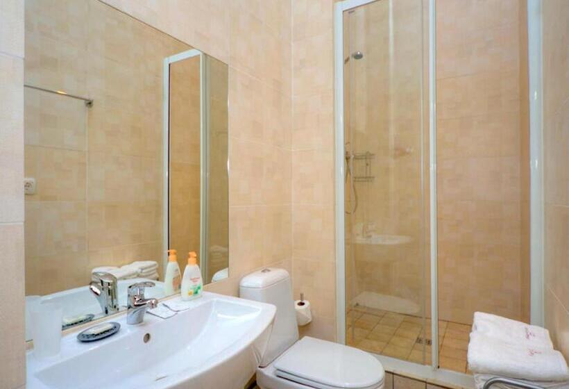 1 Szobás Apartman, Best Season Apart