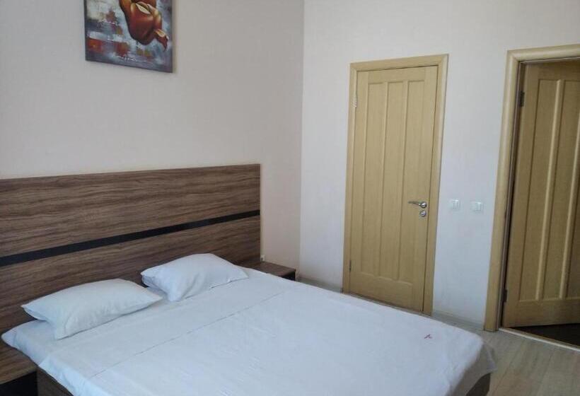 Standard Szoba, Best Season Apart