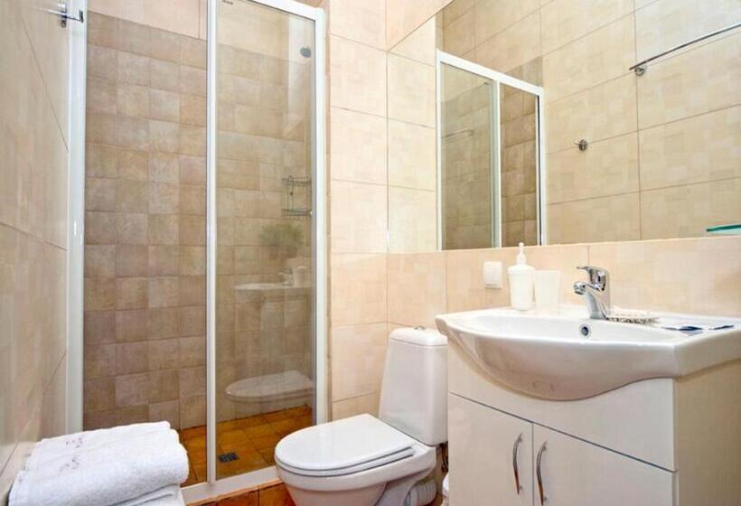 Standard Szoba, Best Season Apart