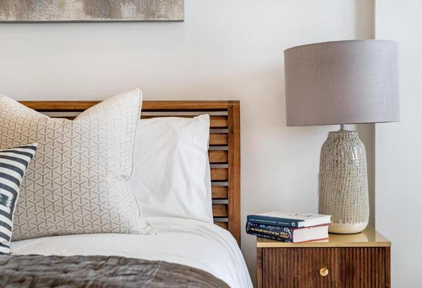 آپارتمان 1 خوابه با تراس, Buckingham & Lloyds