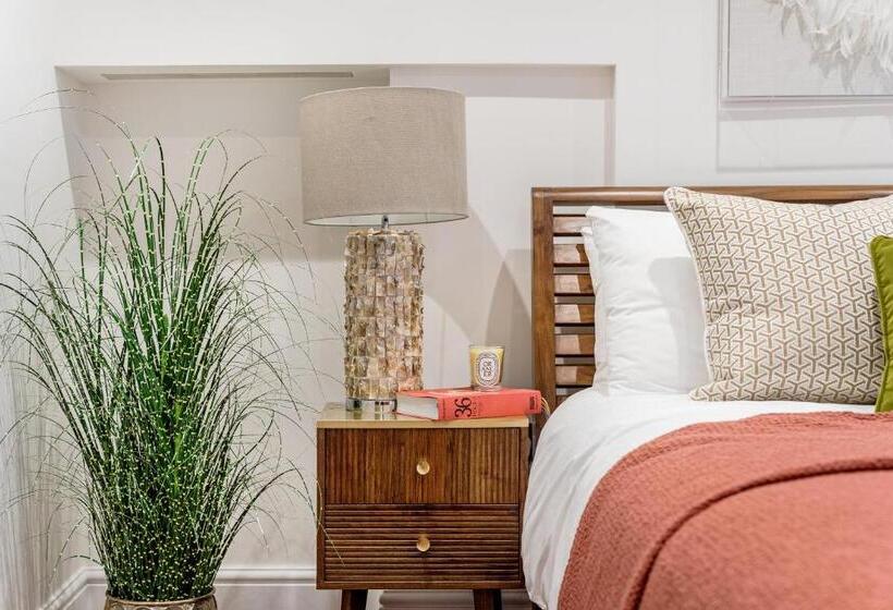 آپارتمان 4 خوابه, Buckingham & Lloyds