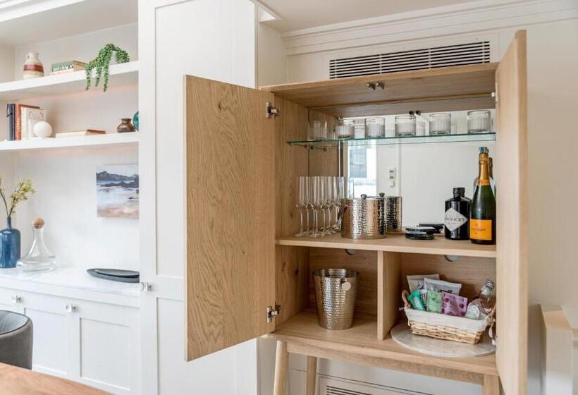 1 Bedroom Penthouse Apartment, Buckingham & Lloyds