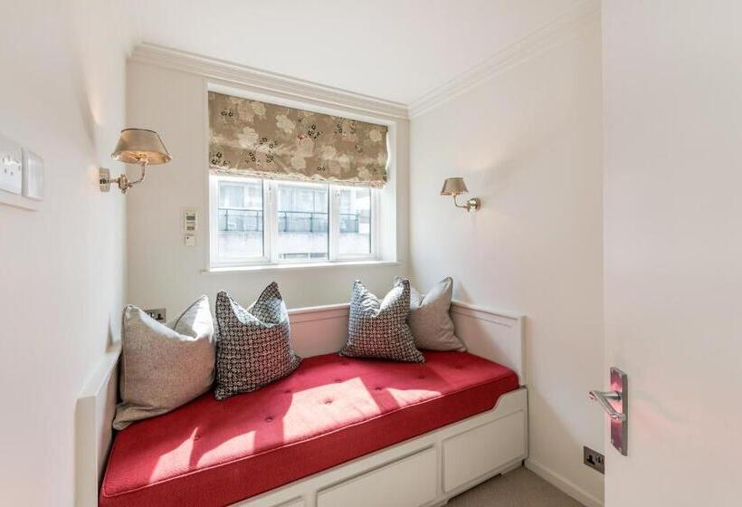 1 Bedroom Penthouse Apartment, Buckingham & Lloyds