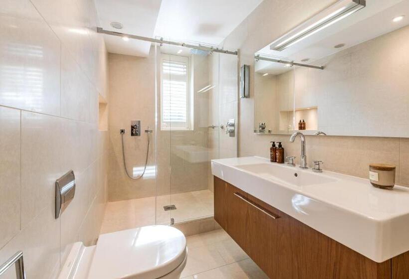 1 Bedroom Penthouse Apartment, Buckingham & Lloyds