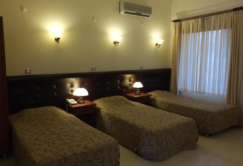 اتاق استاندارد سه نفره, Bacahan