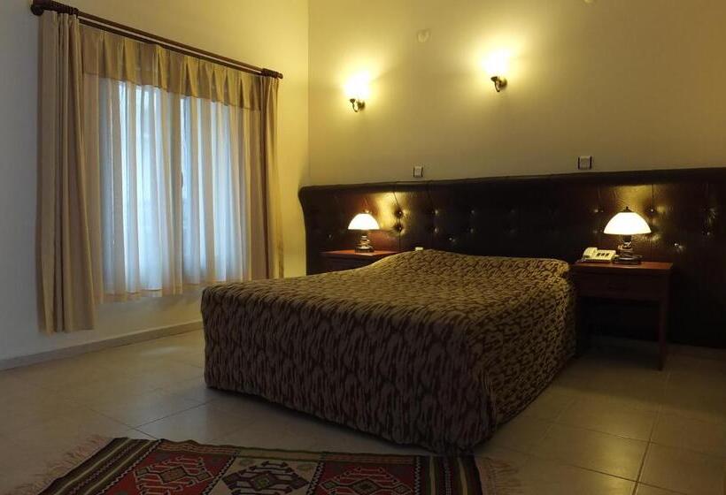 اتاق کلاسیک خانوادگی, Bacahan