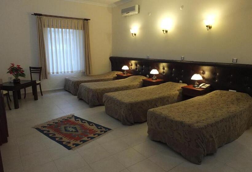 اتاق کلاسیک خانوادگی, Bacahan