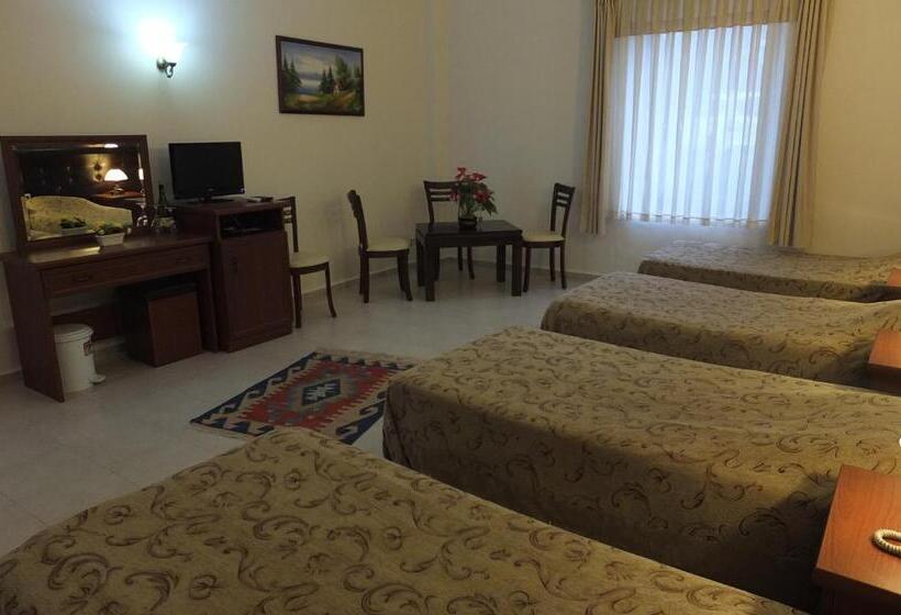 اتاق کلاسیک خانوادگی, Bacahan