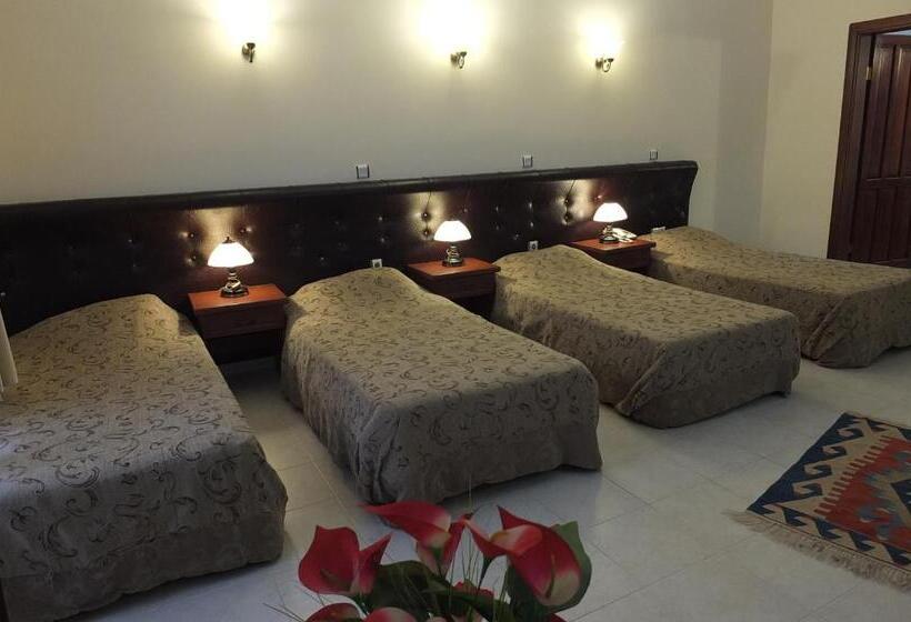 اتاق کلاسیک خانوادگی, Bacahan