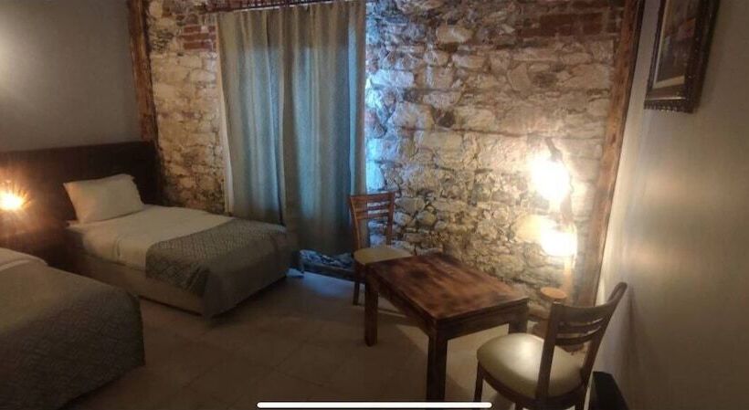 اتاق استاندارد سه نفره, Bacahan